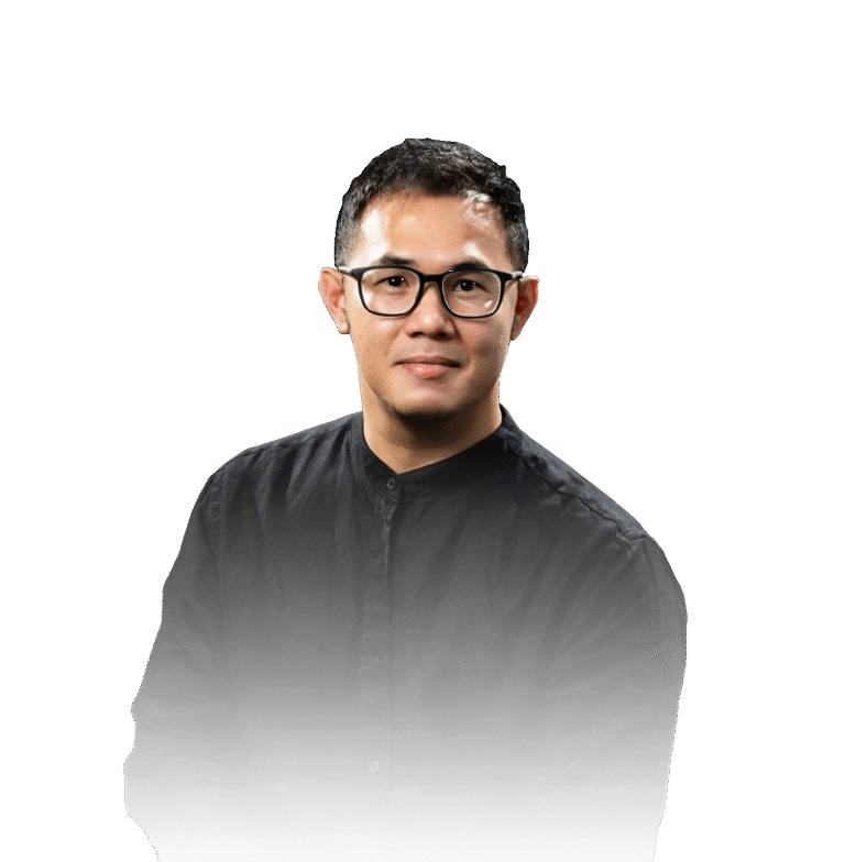 Professional portrait of a FriendlyCare team member wearing glasses and a black shirt, representing a friendly and approachable service